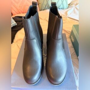 Universal Thread Girls Black Chelsea Ankle Boots